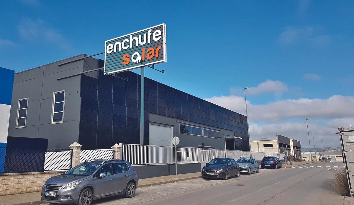Centro logístico de EnchufeSolar con uno de los mayores stocks de material fotovoltaico para autoconsumo.