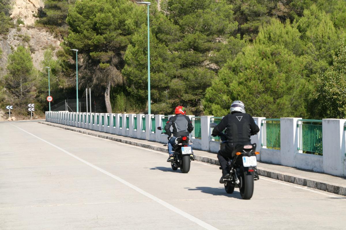Turismo Alicante Interior te ofrece 8 rutas en moto diferentes.