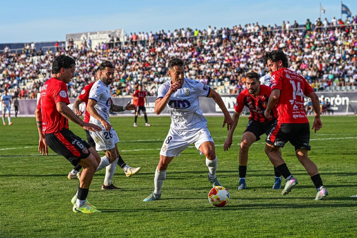 Lance del encuentro entre el Real Jaén y el Salerm Puente Genil.