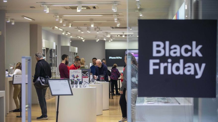 Fuertes tensiones por la propuesta de dejar el domingo del Black Friday sin apertura en 2024