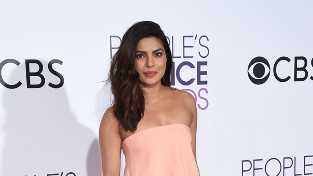 People's Choice Awards 2017: Priyanka Chopra de Sally LaPointe