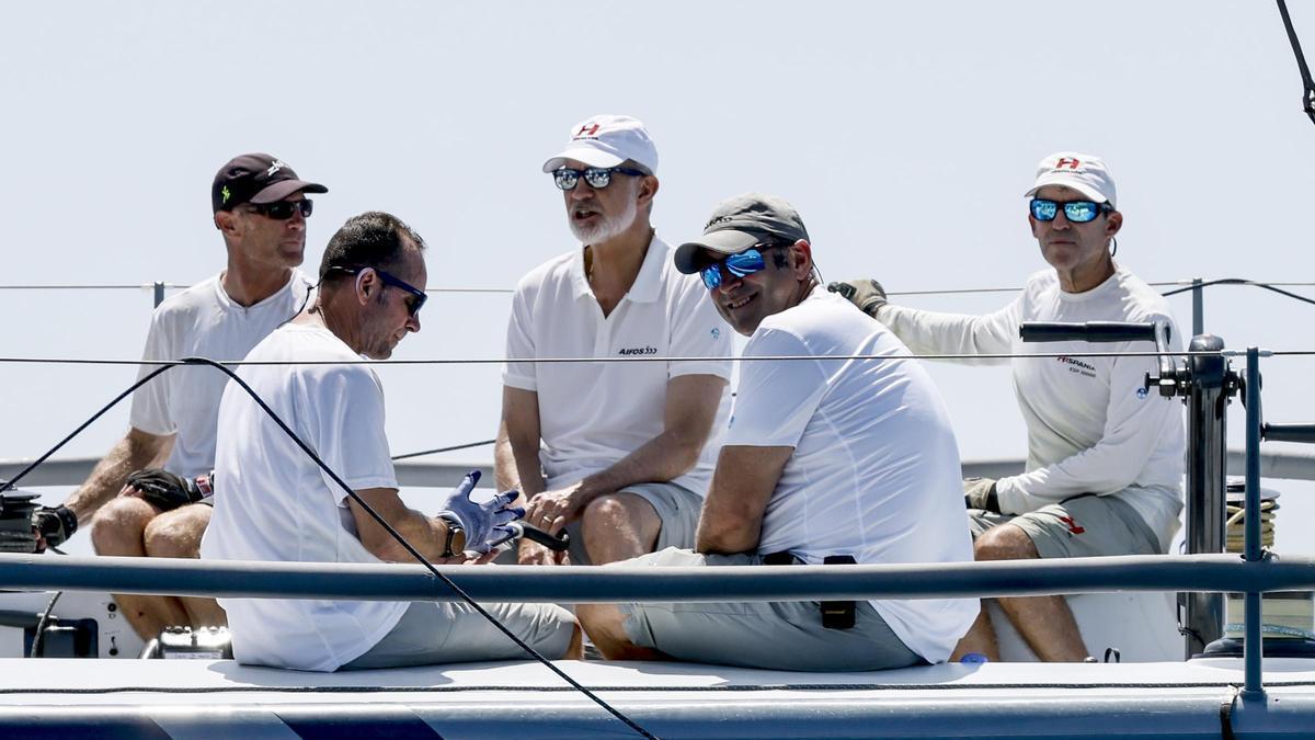 FELIPE VI | Felipe VI navega en ‘Hispania’ tras la crisis de Ceuta