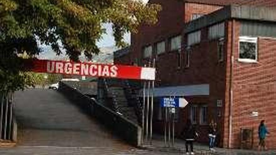 Entrada a urgencias del Hospital de Arriondas.