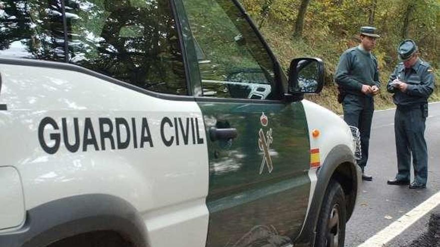 Una patrulla rural de la Guardia Civil de Ourense. // Iñaki Osorio