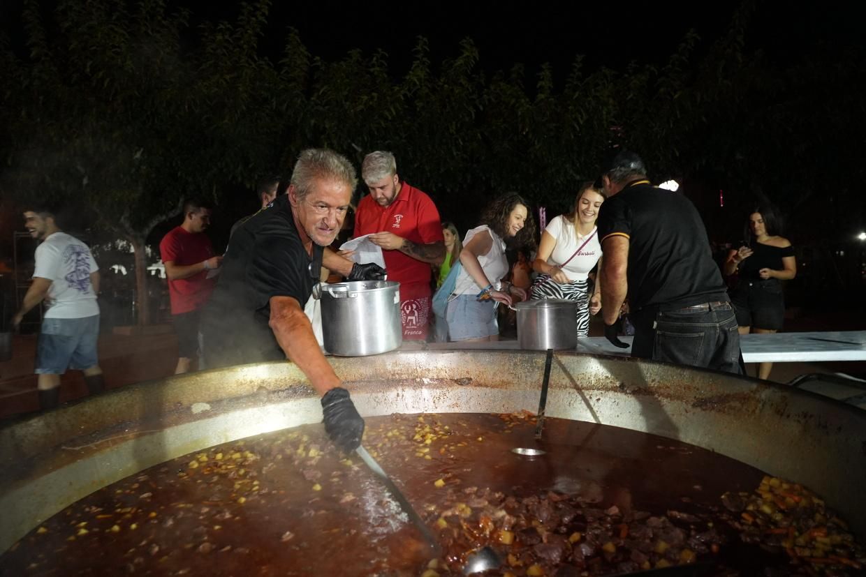 Galería: Les imatges del sopar de tombet de les penyes en les festes de Vila-real