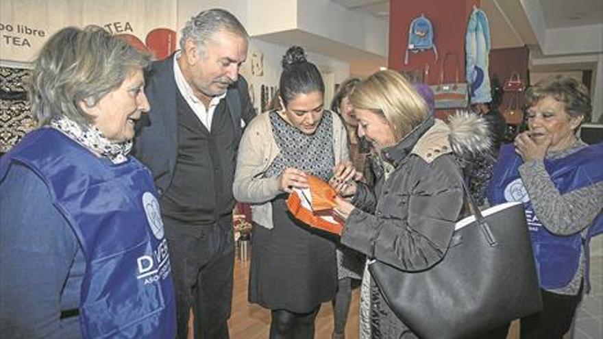 Mercadillo solidario a favor de los niños con TEA