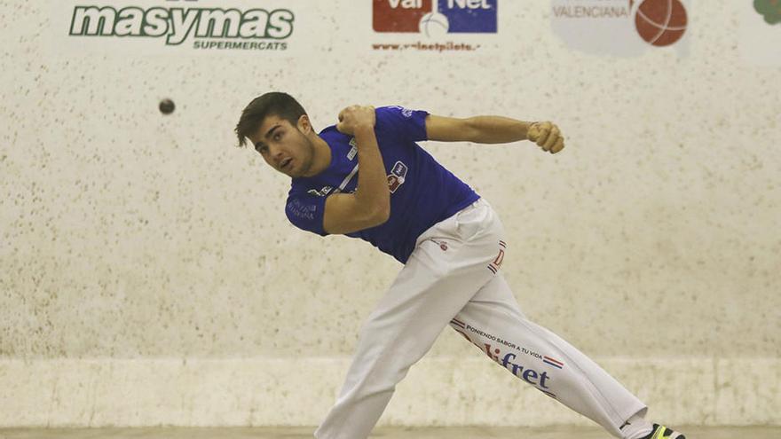 El petrerense Álvaro Francés en una partida.