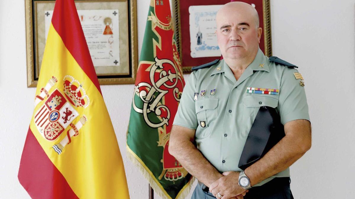 El Papa Francisco, con tricornio de la Guardia Civil