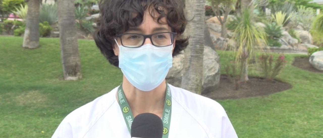 Eva Elisa Álvarez, jefa de servicio de Medicina Preventiva, da consejos sobre el uso de la mascarilla