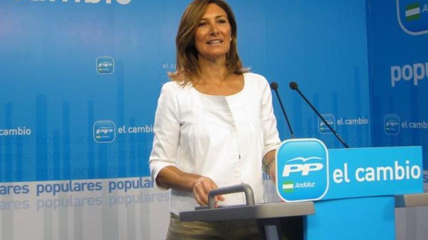 Alicia Martínez, portavoz de Vivienda y Ordenación del Territorio del PP-A, en la rueda de prensa ofrecida esta mañana.