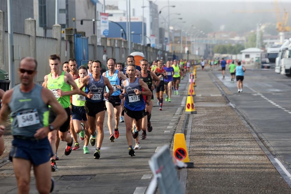 Cerca de 500 corredores participaron esta mañana en la carrera de 10 kilómetros de O Berbés