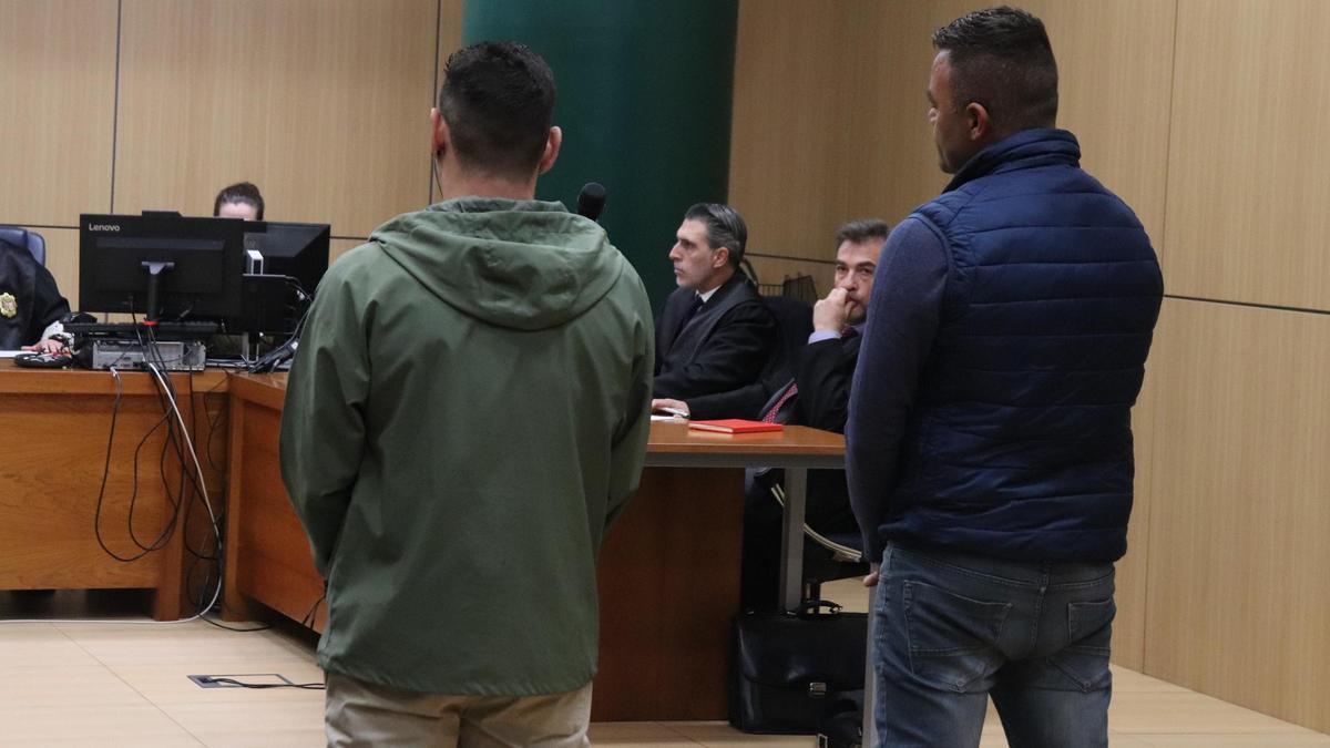 Los acusados del crimen en Sempere en el juicio por la paliza a una pareja en Xàtiva esa misma noche.