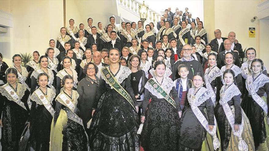 Multitudinaria recepción a las delegaciones y al ‘món de la festa’