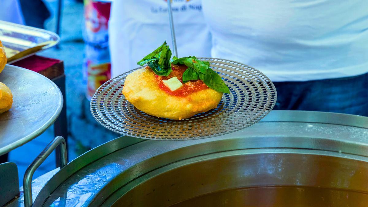 Pizza frita de Nápoles: la maravilla que no esperábamos