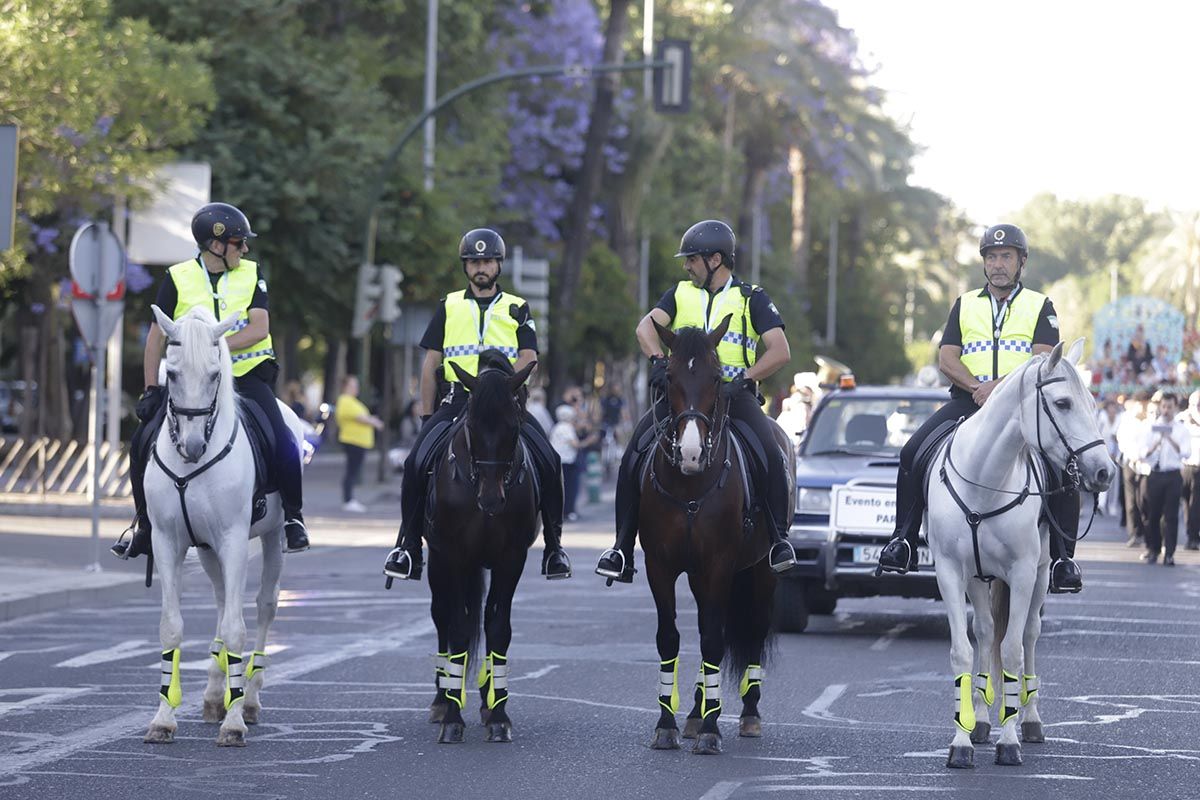 Color y alegría camino del santuario: imágenes de la romería de la Virgen de Linares