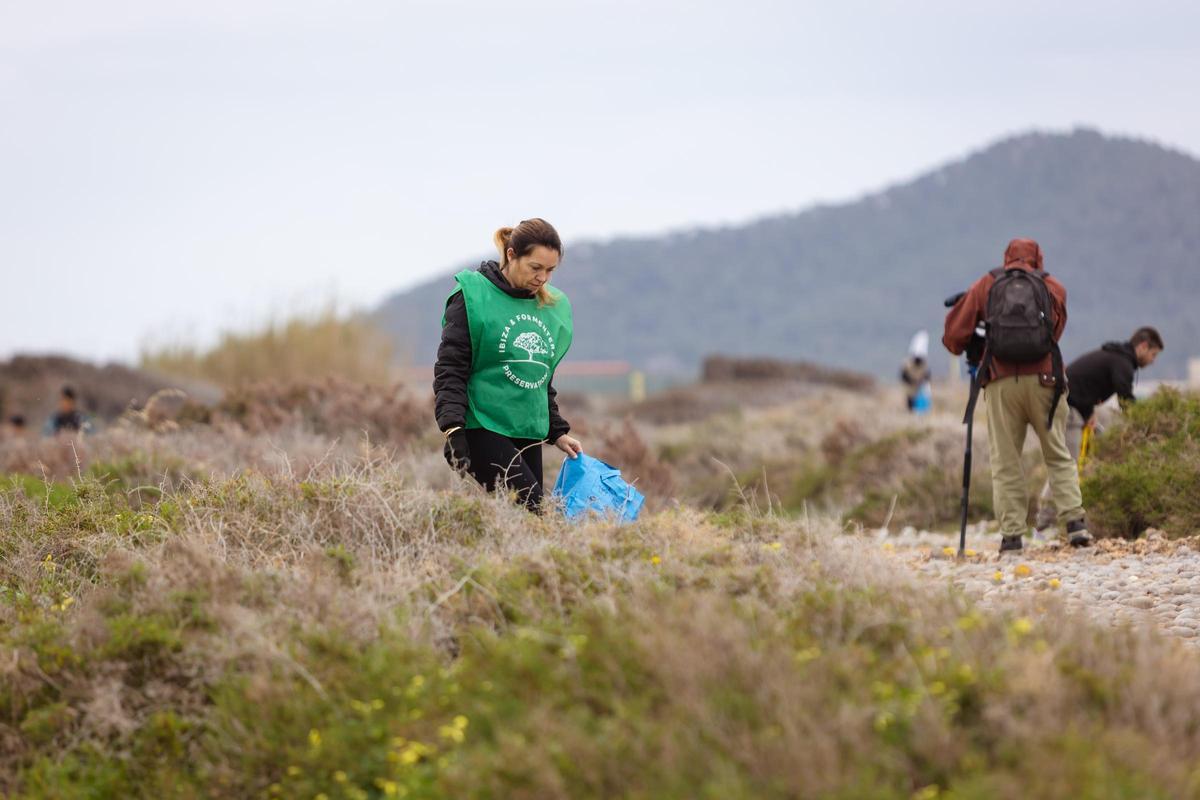 Todas las imágenes de la jornada de limpieza Tejiendo Futuro de Ibizapreservation