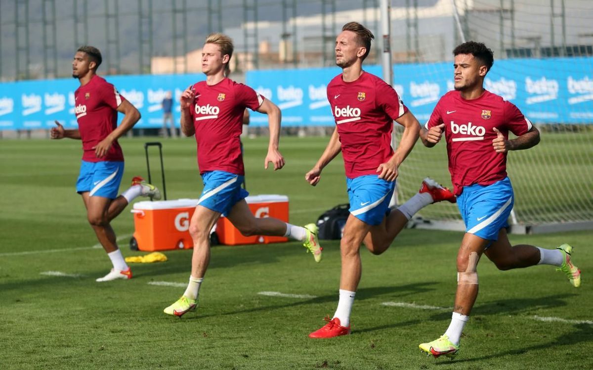 Araujo, Frenkie de Jong, Luuk de Jong y Coutinho, en el entrenamiento previo al duelo con el Bayern.