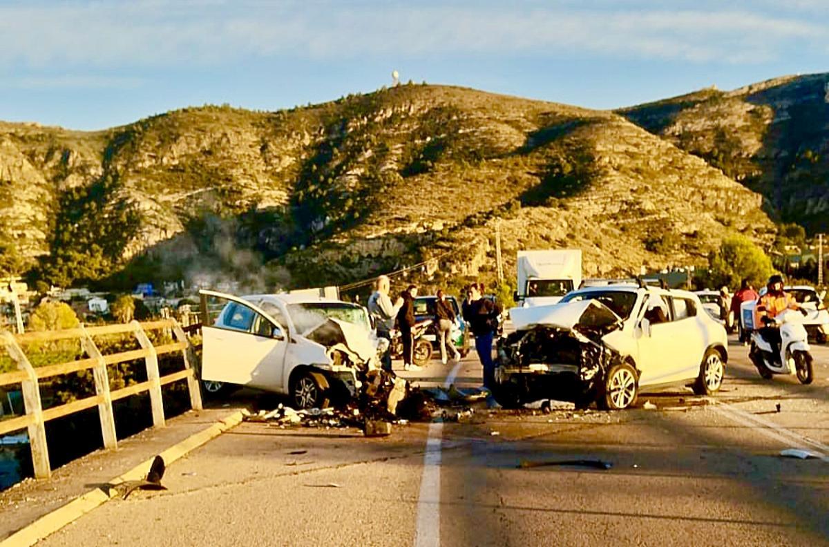 Accidente entre ambos vehículos.