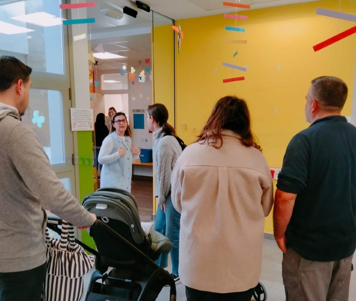 Visita de padres a una "escoleta".