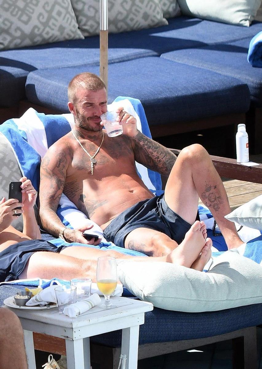 David Beckham tomándose un refresquín