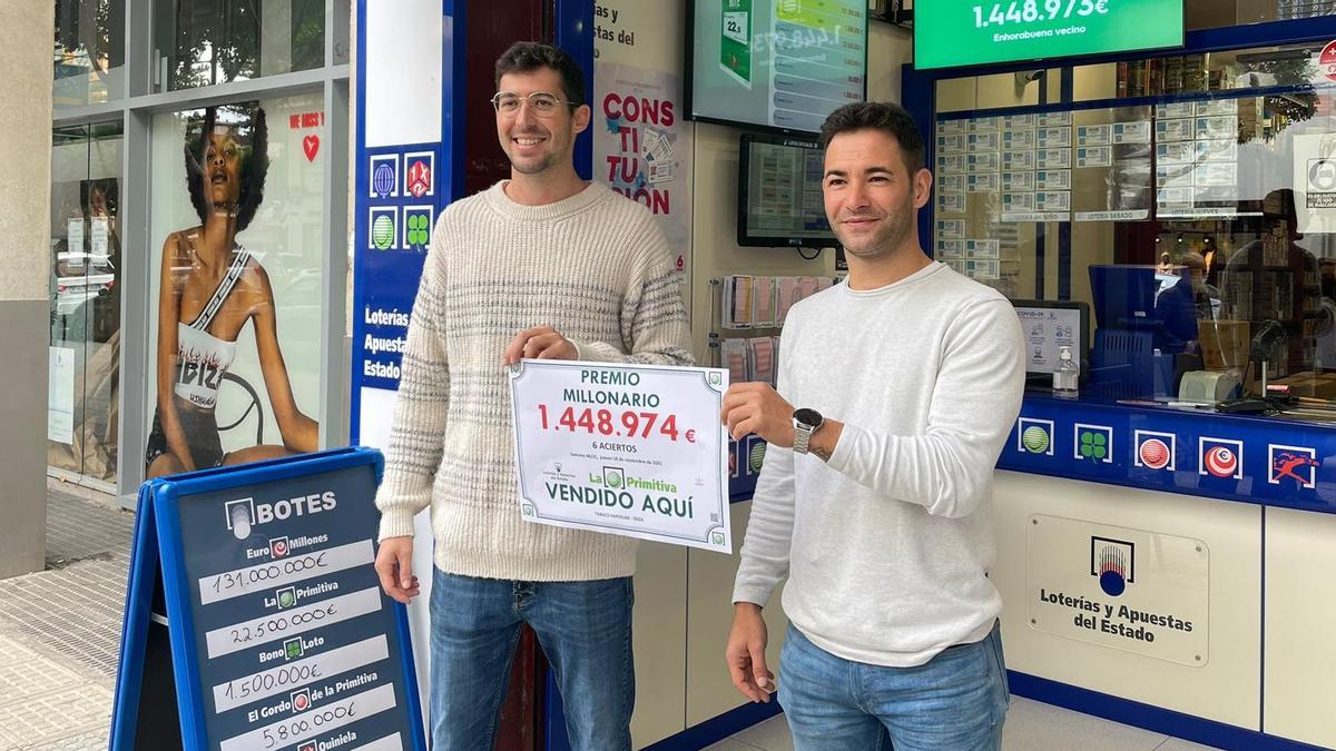 Los propietarios de la Administración de Lotería de Ibiza donde se validó la combinación premiada de la Lotería