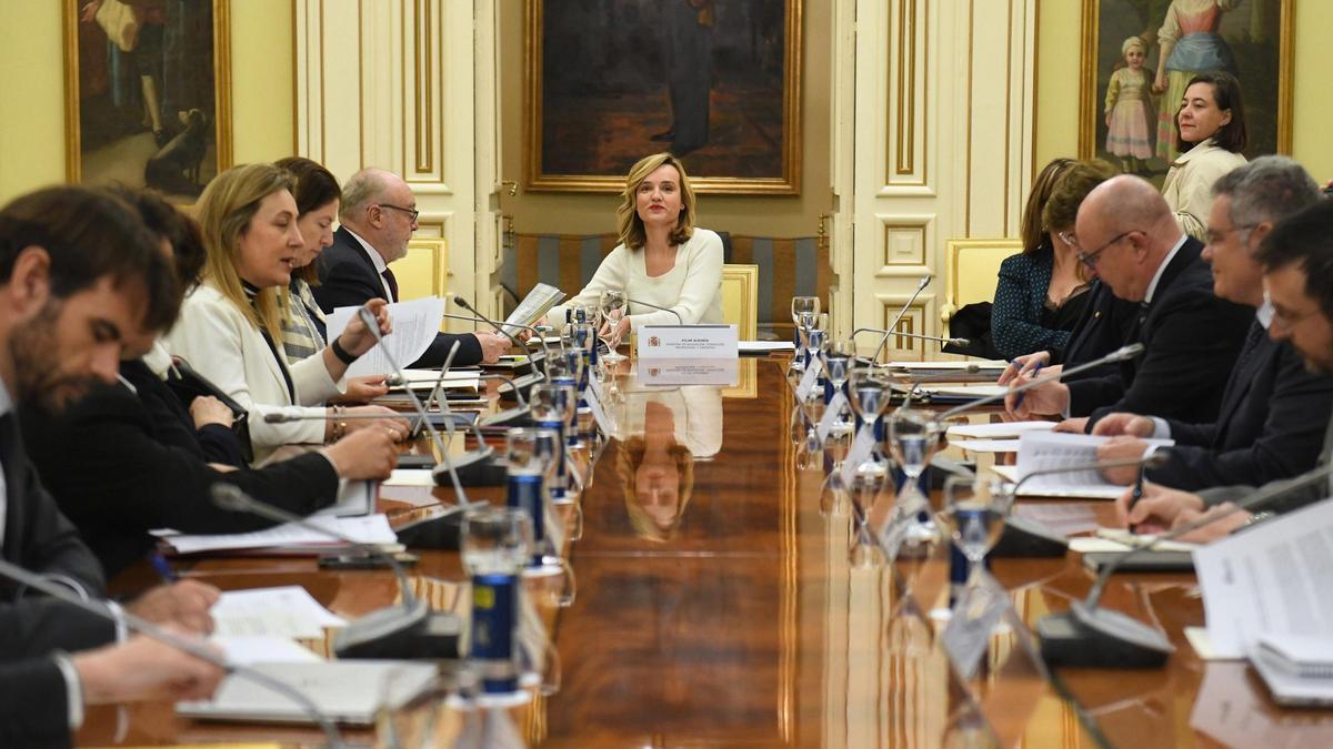 La ministra de Educación, Formación Profesional y Deportes, Pilar Alegría, preside una reunión con los consejeros autonómicos de Educación.