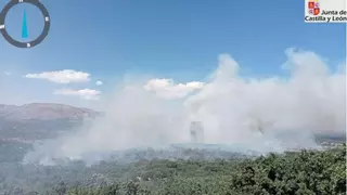 Grave incendio forestal en Navaluenga (Ávila)