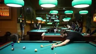 Las noches electorales se reinventan en BCN sin la coctelería Snooker: "Abrir no salía rentable"