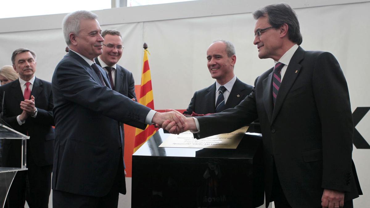 ECONOMIA LUKOIL Y MEROIL INAUGURAN NUEVA TERMINAL EN EL PUERTO DE BARCELONA El president Mas i el president de Lukoil durant l'acte inaugural Autor:Jordi Bedmar