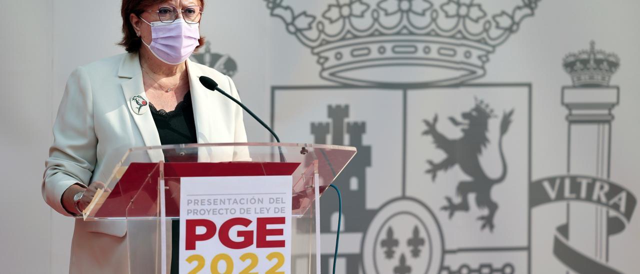 La delegada del Gobierno en la Comunitat, Gloria Calero, durante su comparecencia para presentar el proyecto de los PGE, este jueves en València.