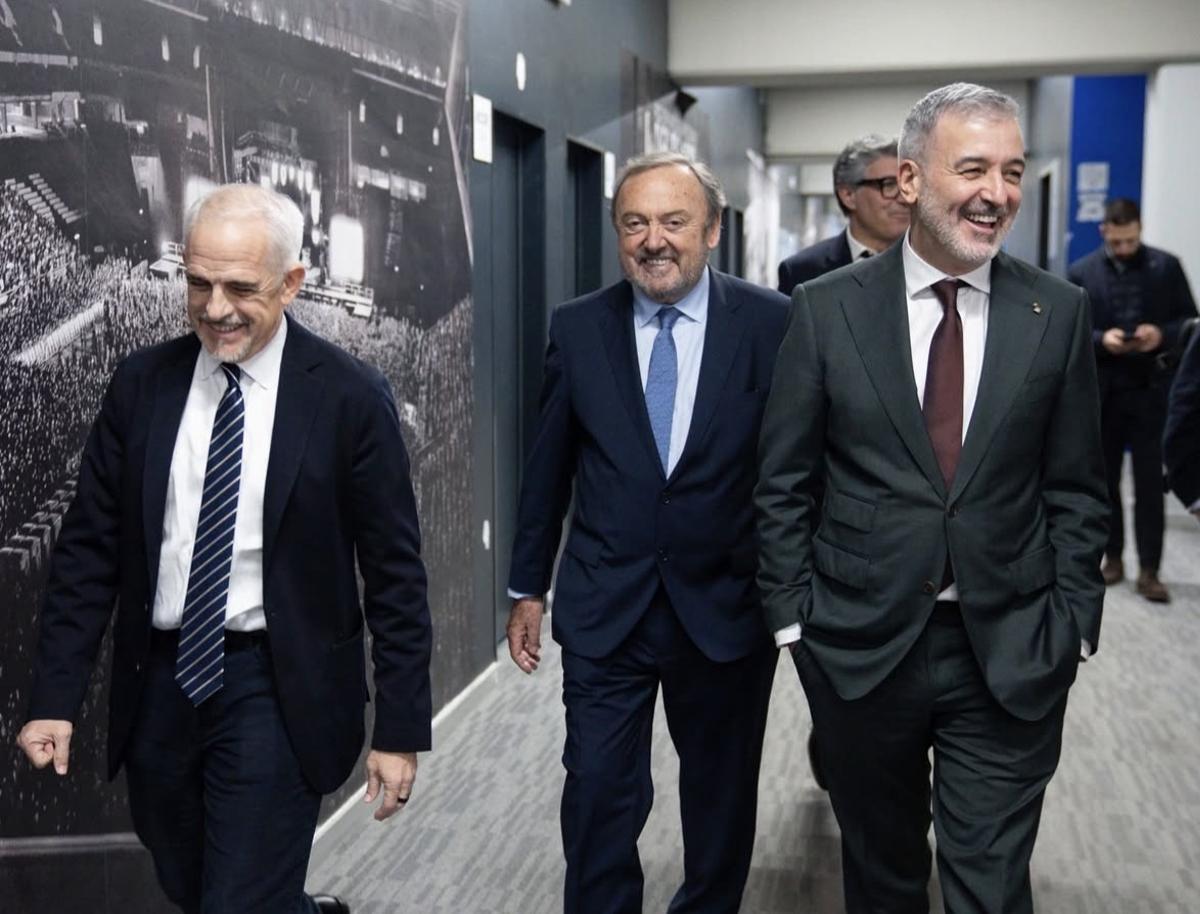 l alcalde Jaume Collboni junto al presidente de Sport Cultura Barcelona, Josep Mateu y el presidente del Espanyol, Alan Pace.