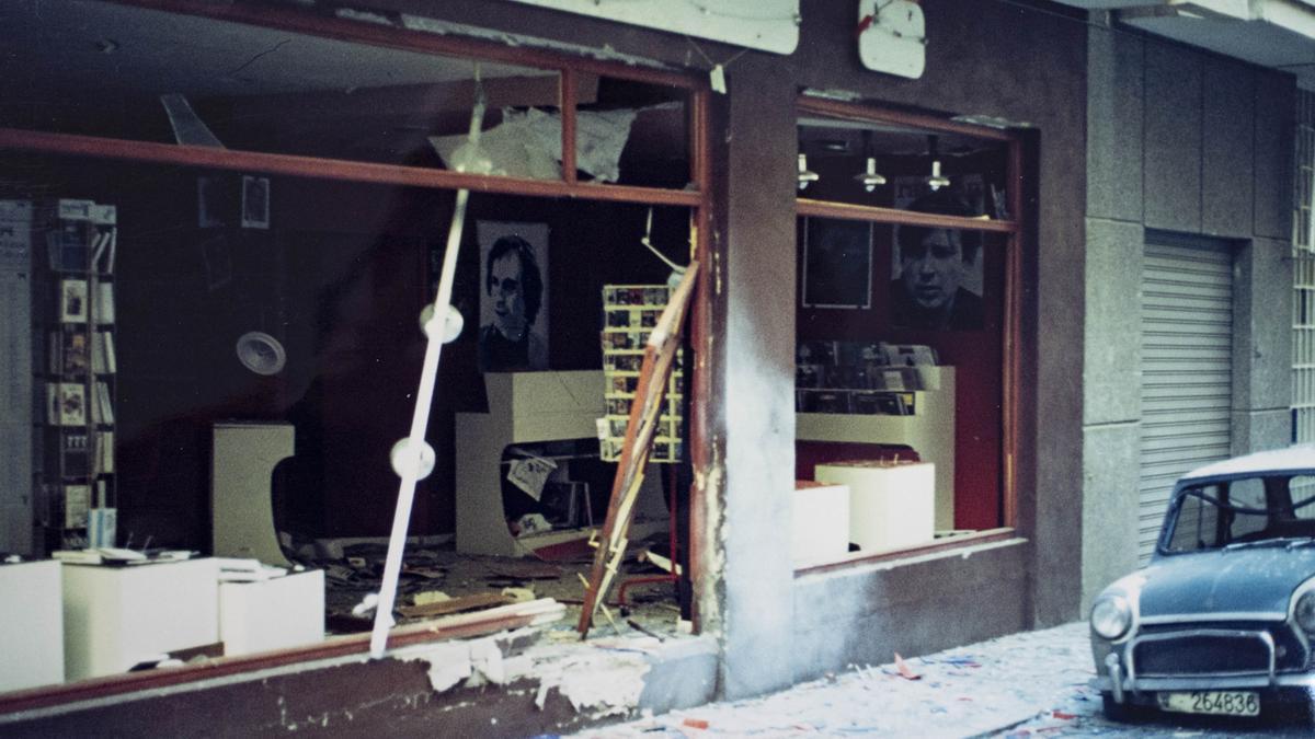 45 años del atentado con bomba atribuido al "VI comando Adolfo Hitler" contra la librería "La Costera" de Xàtiva