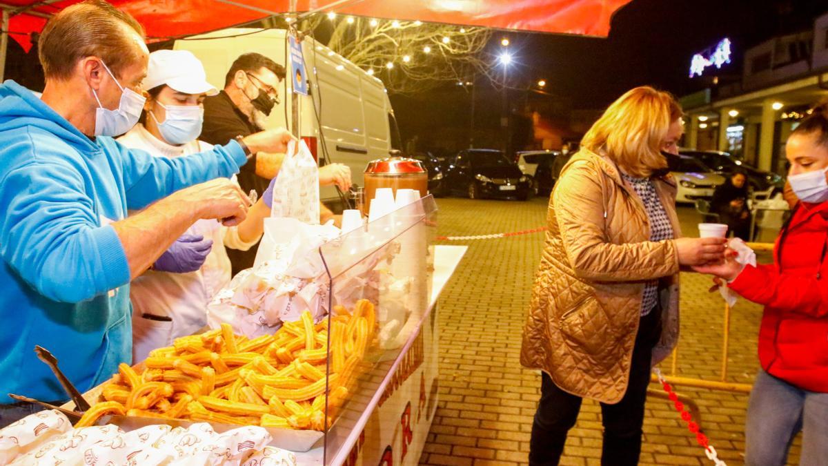 Los churros calientes se convirtieron en otro de los atractivos de las fiestas