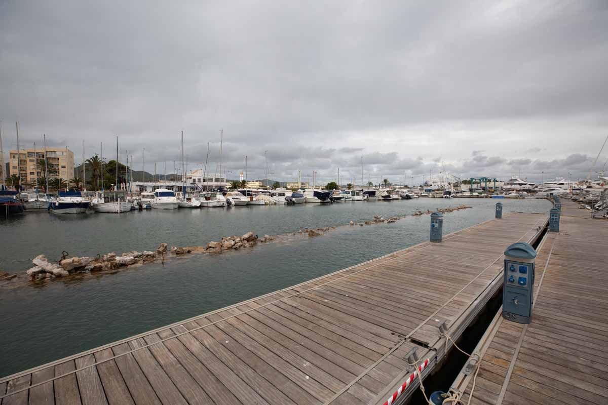 Cambio de pantalanes en el Club Náutico de Ibiza