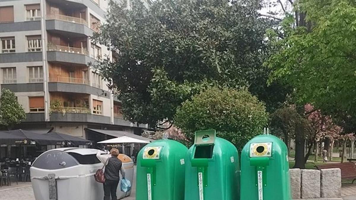 Acumulación de contenedores en torno a varias terrazas