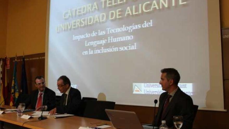 De izda a derecha, Castro (Telefónica), Jiménez-Raneda y el profesor Antonio Ferrández, ayer.