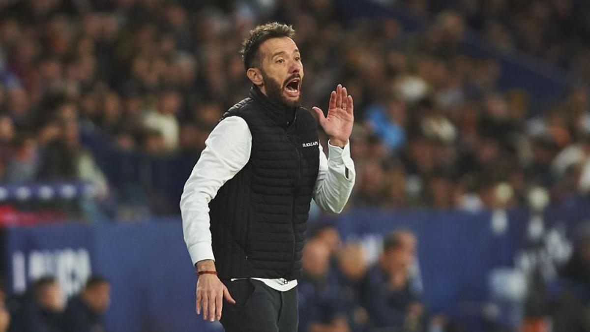 Corberán, gritando desde la banda