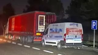Detenido por robar unas 5.000 latas de cerveza de un camión de reparto en Vimbodí
