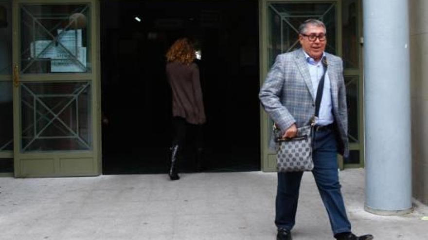 Ramón Salvador llega al juzgado para una de sus declaraciones por el PGOU.