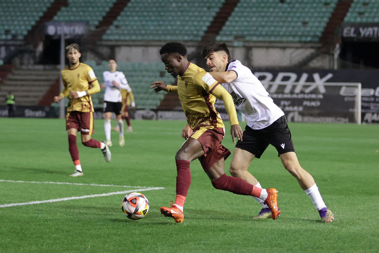 Mérida-Córdoba CF: las imágenes del partido en el Estadio Romano