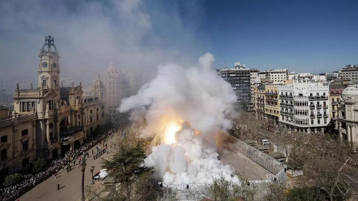 En directo, la mascletà de hoy: Pirotecnia Caballer FX y su ruta de la pólvora en Fallas