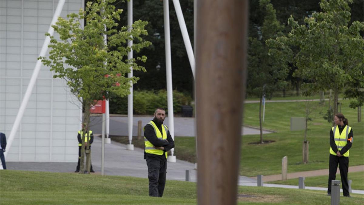 El Barcelona  ha convertido Saint George's Park en un bunker cerrado a cal y canto