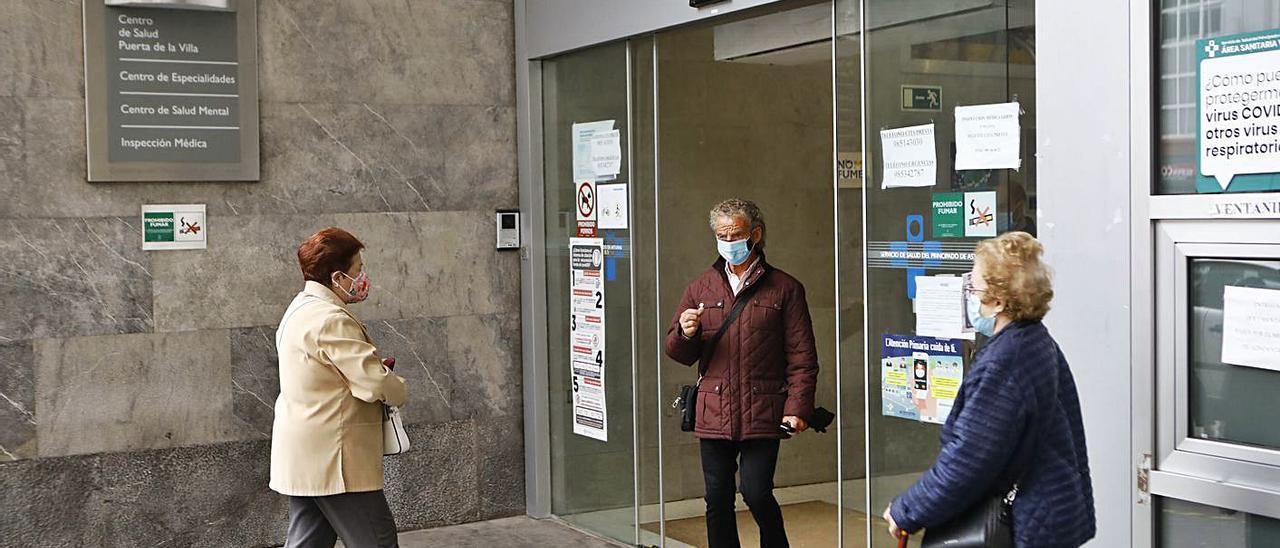 Entrada al centro de salud de Puerta de la Villa.