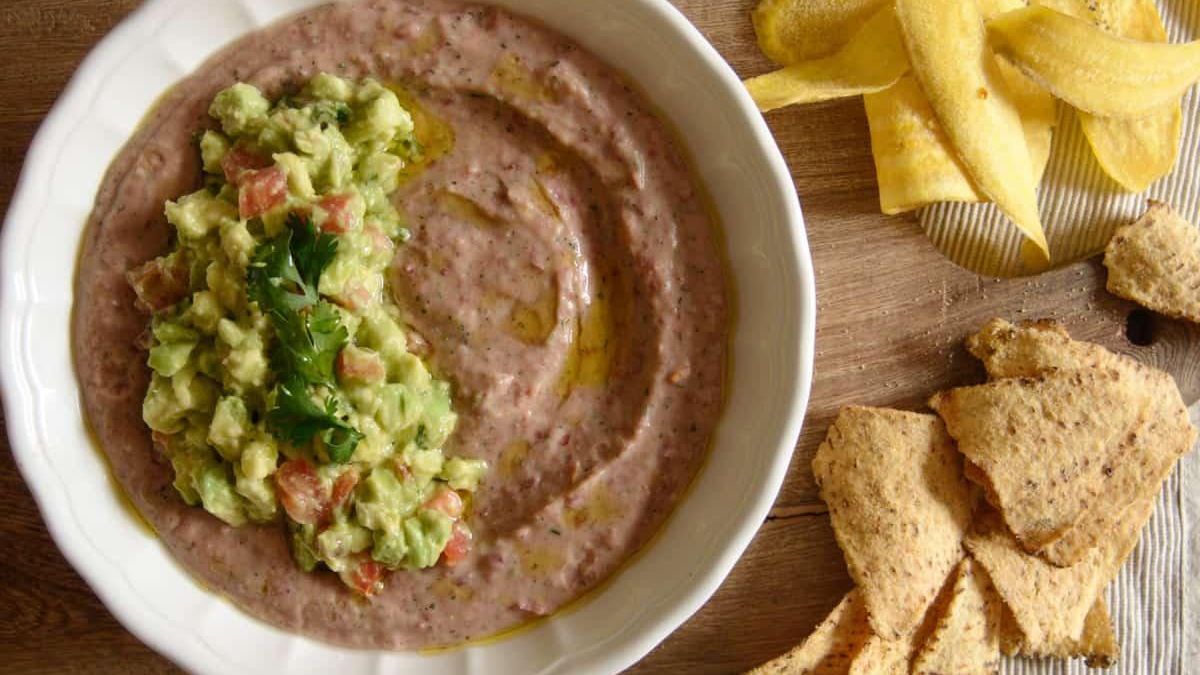 dip de frijoles y aguacate