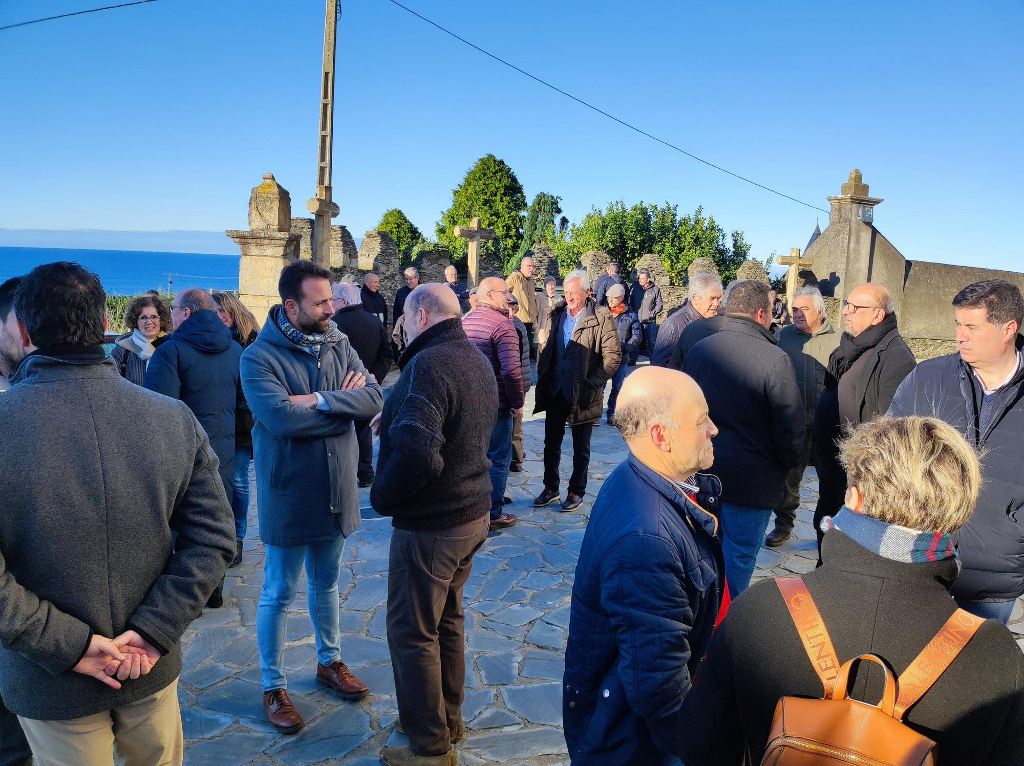 La iglesia de Santa Marina, llena para despedir a Manuel Bedia