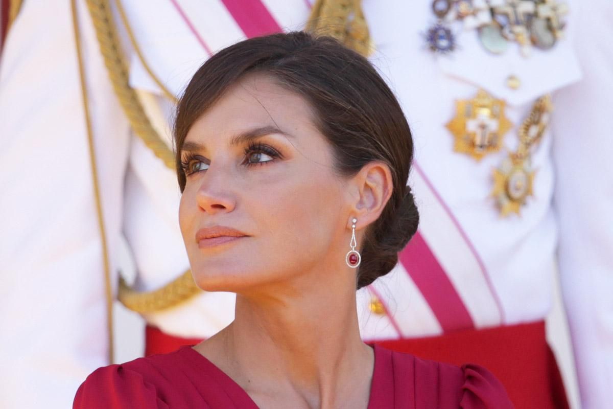 La reina Letizia, con vestido de Cherubina en el Desfile Nacional de las Fuerzas Armadas de 2019