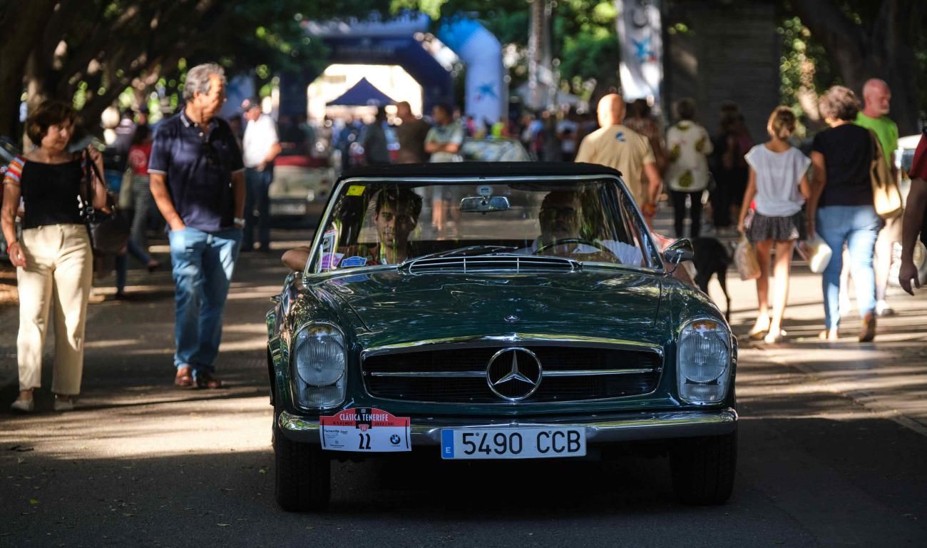 Entrega de trofeos y exposición de coches clásicos en la XXI Clásica de Tenerife