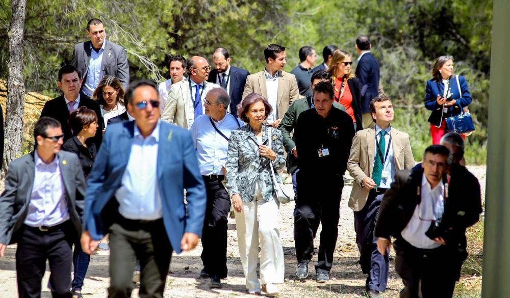 La madre de Felipe VI ha recorrido las instalaciones del complejo en compañía de sus responsables