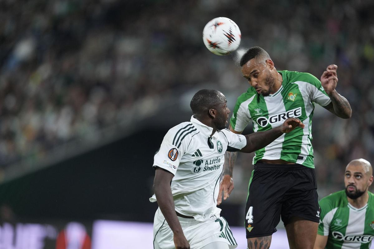 Imagen del encuentro Real Betis - Panathinaikos en el Estadio de la Cartuja de Sevilla.