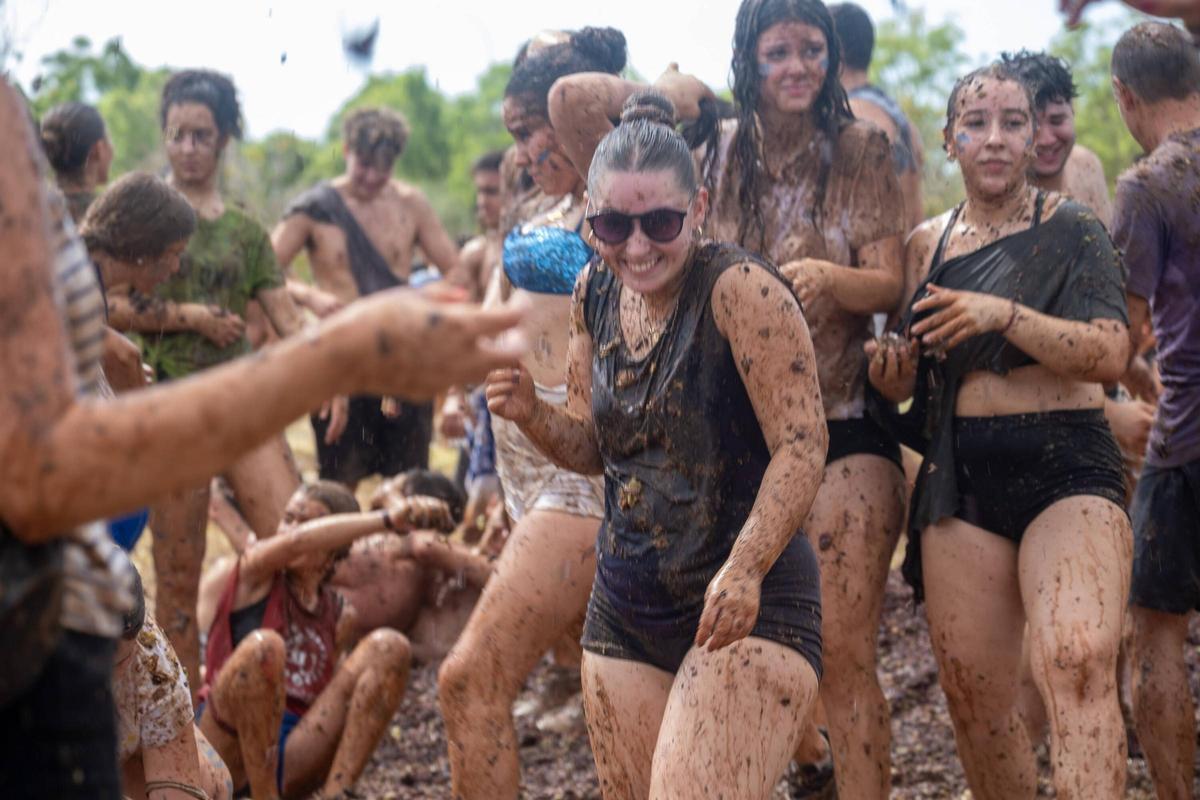 Sa Vermada de Binissalem arranca con su multitudinaria ‘guerra de raïm’ y la ‘Festa dels Trepitjadors’